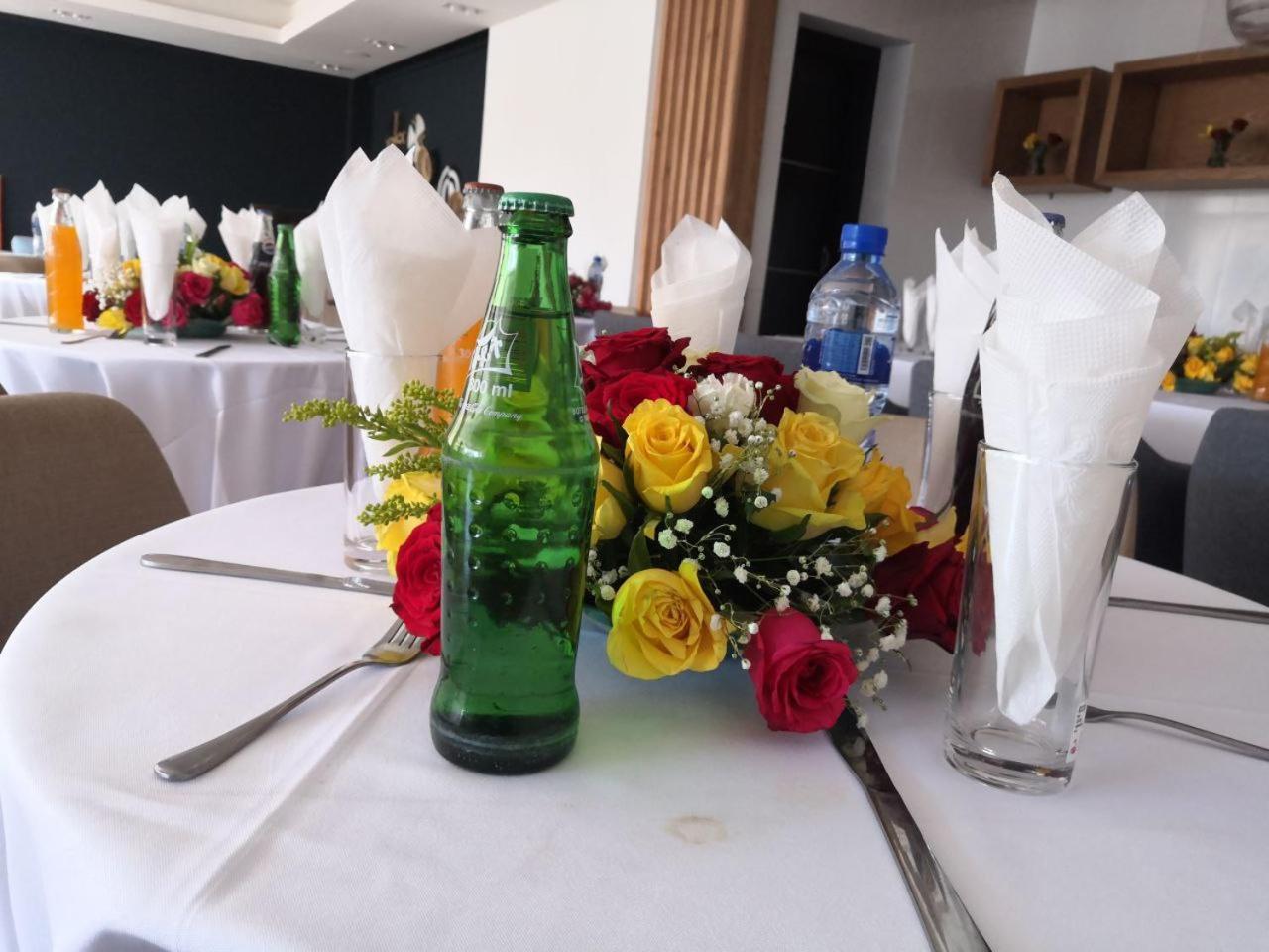 Mazeki Addis Boutique Hotel ภายนอก รูปภาพ