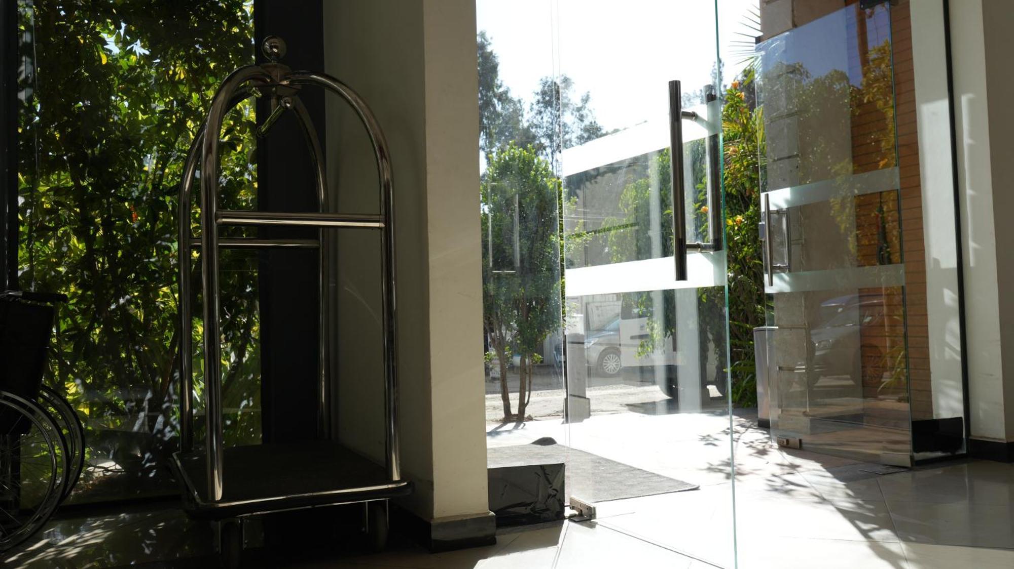 Mazeki Addis Boutique Hotel ภายนอก รูปภาพ
